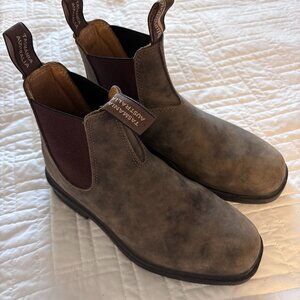 Genuine leather Blundstone Chelsea boot.  Women size 8.5.  Men size 5.5